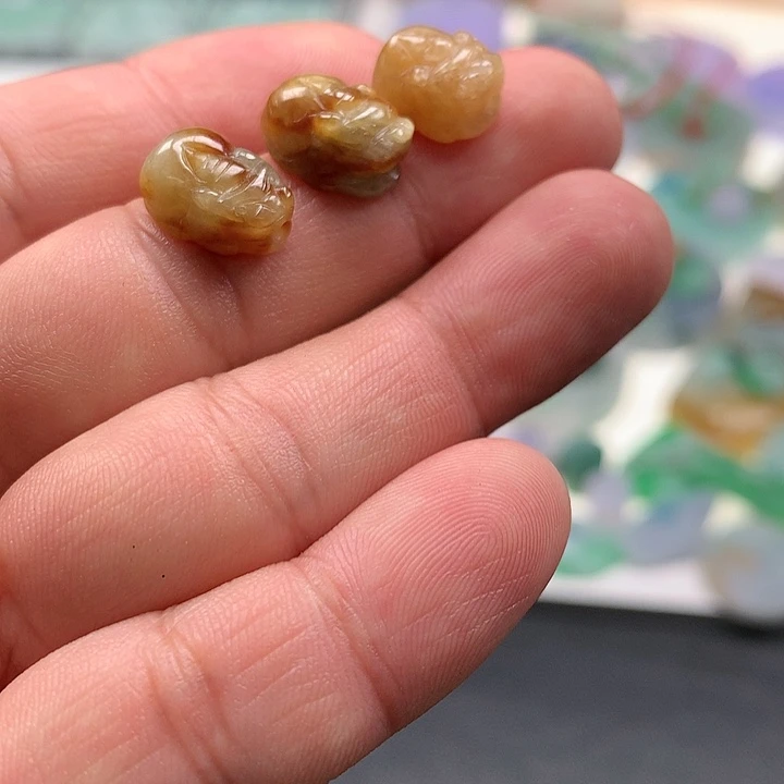 翡翠未镶嵌颈饰不退不换