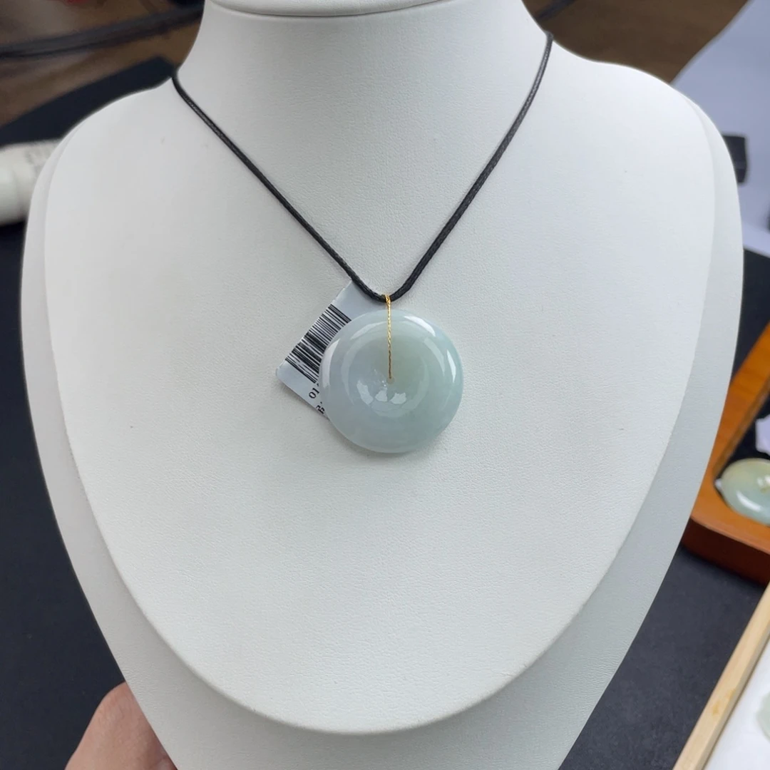 翡翠未镶嵌颈饰平安扣