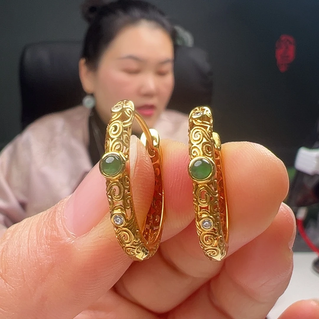 18K金镶嵌翡翠耳饰