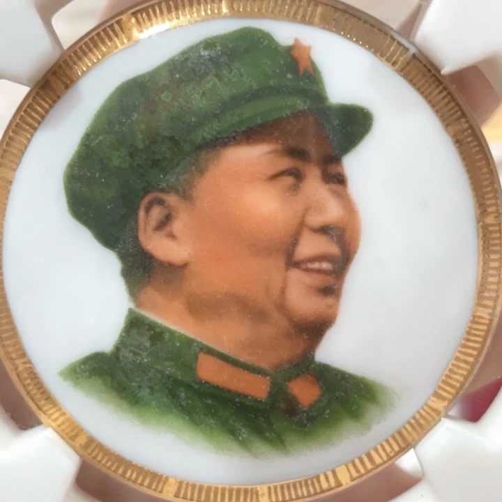 上***人其他普通金属湖南陶瓷像章