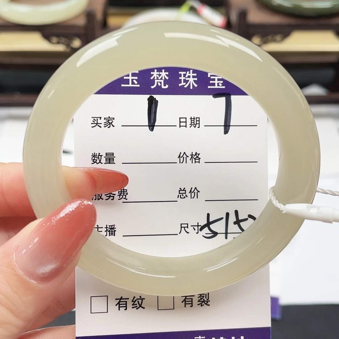 和田玉未镶嵌手镯