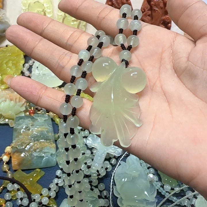 未镶嵌蛇纹石玉吊坠源****?