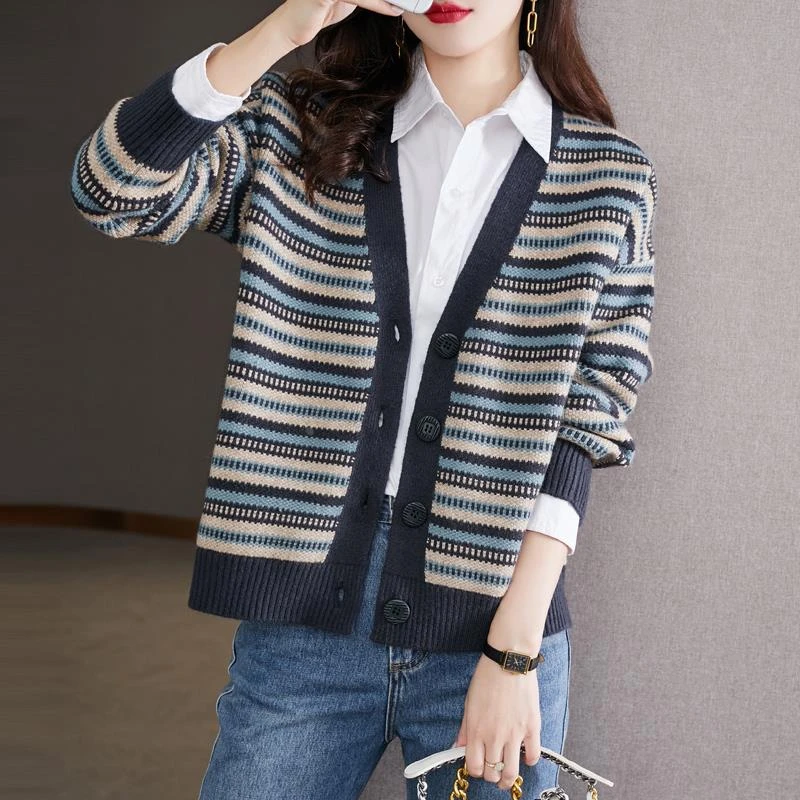 杜拉妮季外套女2025新款宽松条纹针织开衫秋短款小个子长袖毛衣外