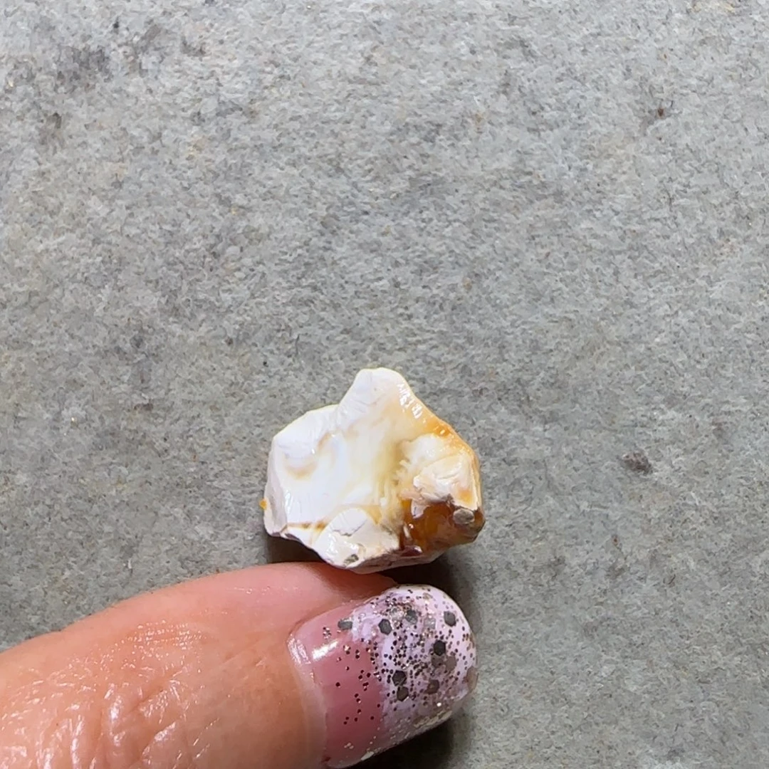 就***头琥珀未镶嵌裸石专拍