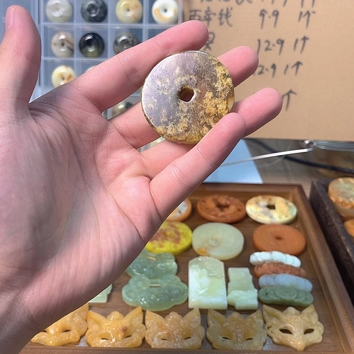 合金蛇纹石玉颈饰