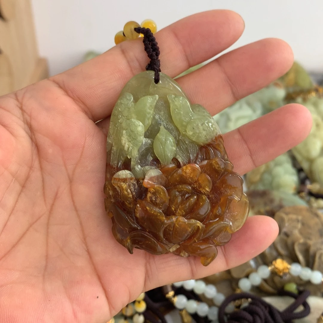蛇纹石玉未镶嵌颈饰