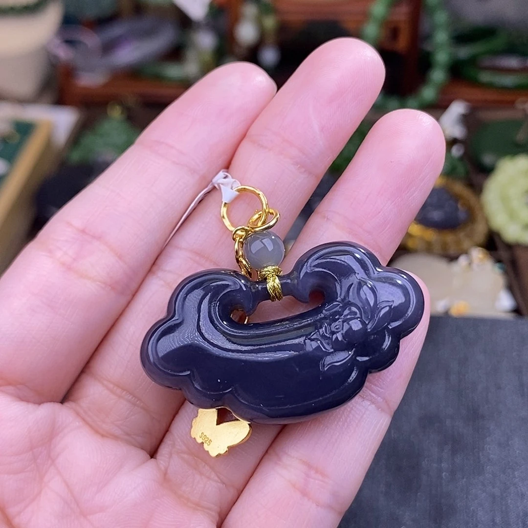 和田玉烟紫老料吊坠如意锁清货价未镶嵌