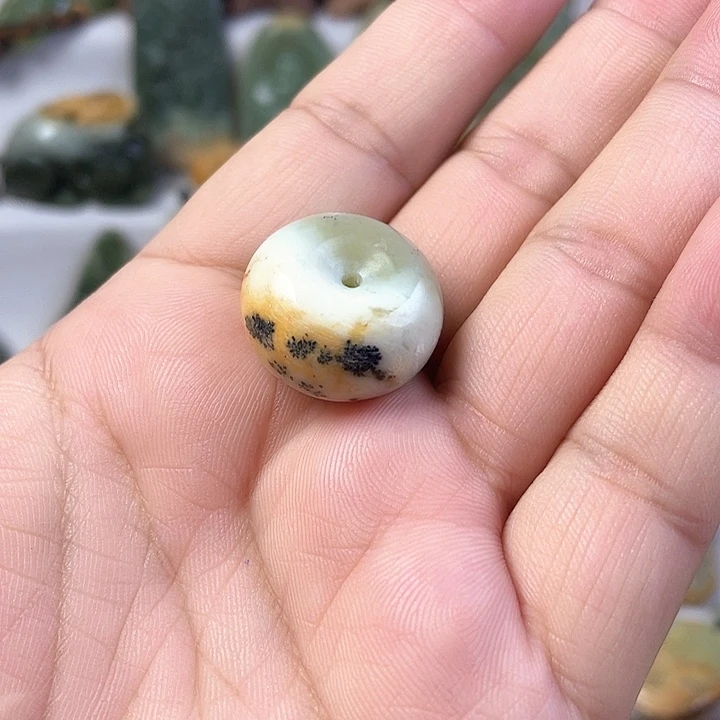 岫岩河磨玉（透闪石质玉）未镶嵌吊坠(不含链)