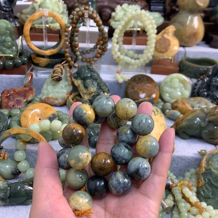 艾***乎岫岩河磨玉（透闪石质玉）未镶嵌把件