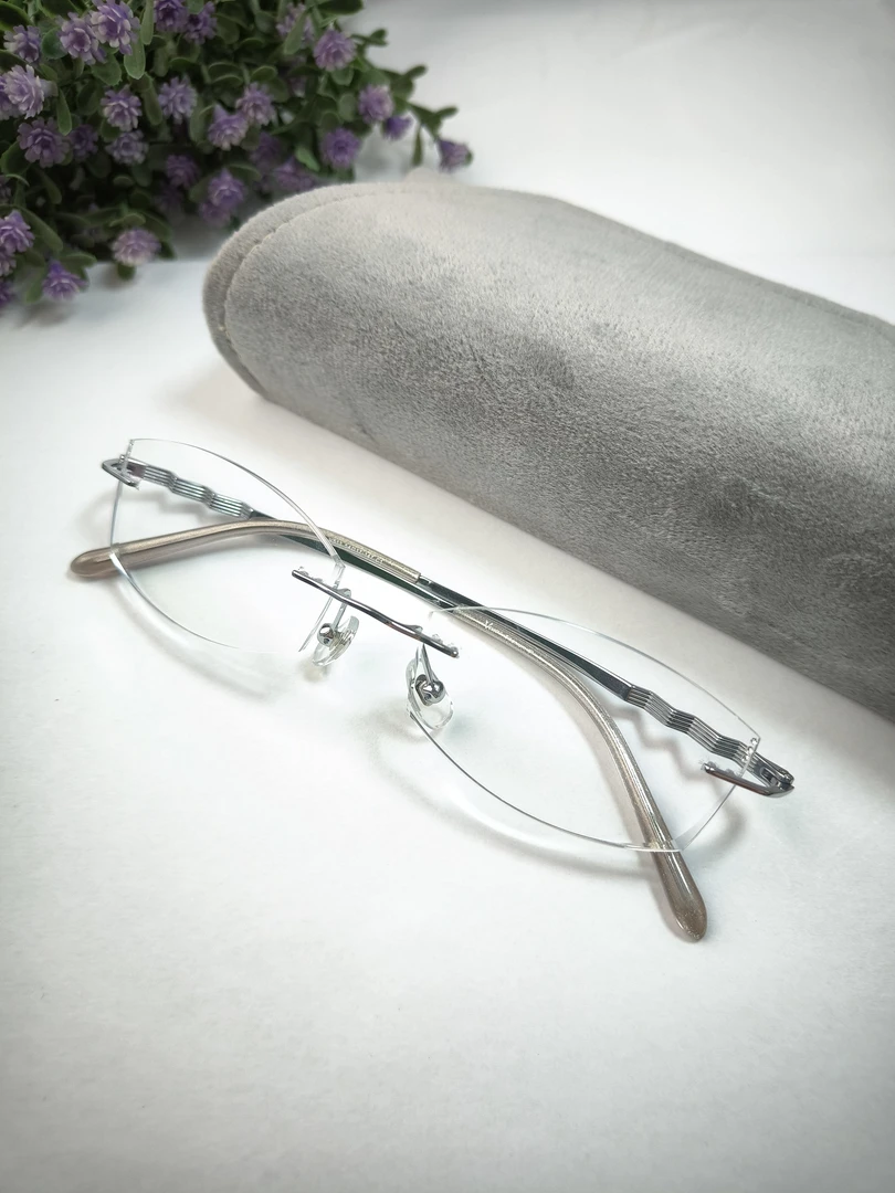 V513镶钻高级简约爆款无框眼镜可配度数时尚百搭防蓝光可染色女