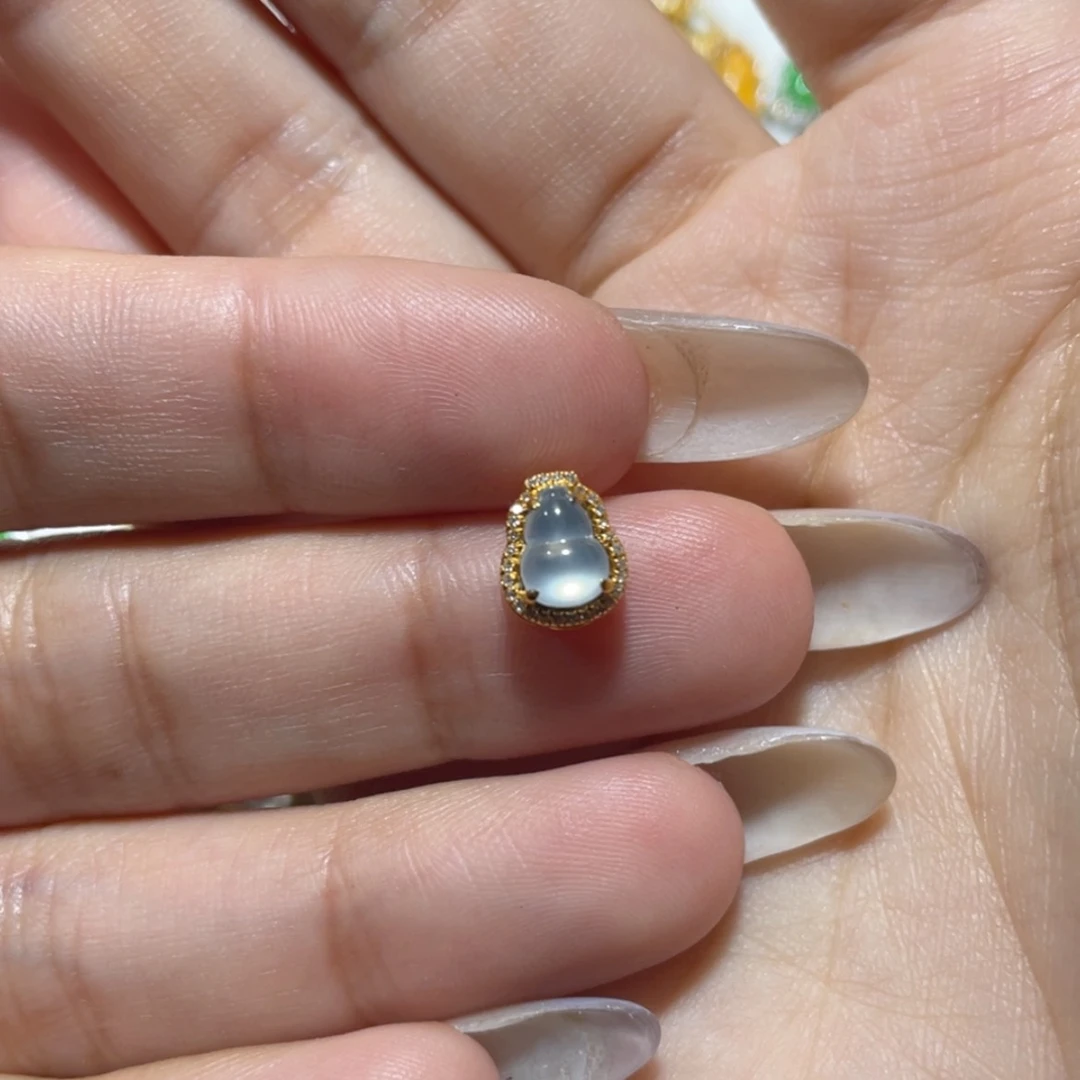 【闪购商品】颈饰18K金镶嵌翡翠