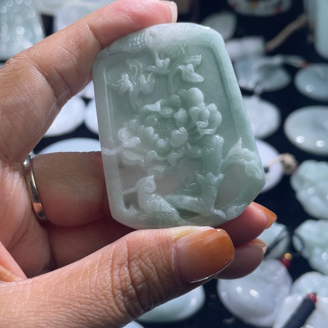 翡翠未镶嵌颈饰鸟语花香