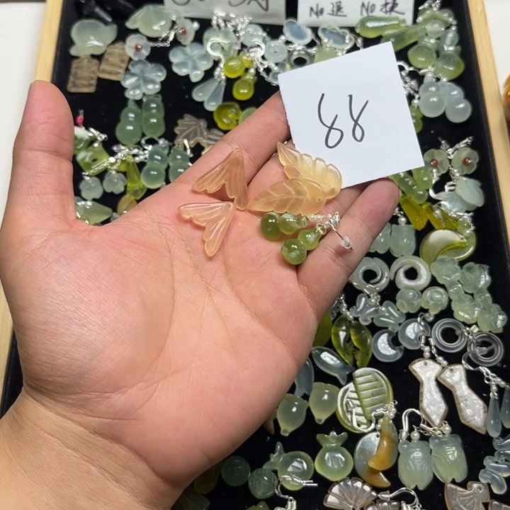 品***V合金蛇纹石玉耳钉