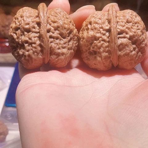 文玩核桃把件铁浮屠带彩43