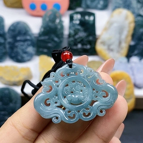 定制翡翠未镶嵌麒麟