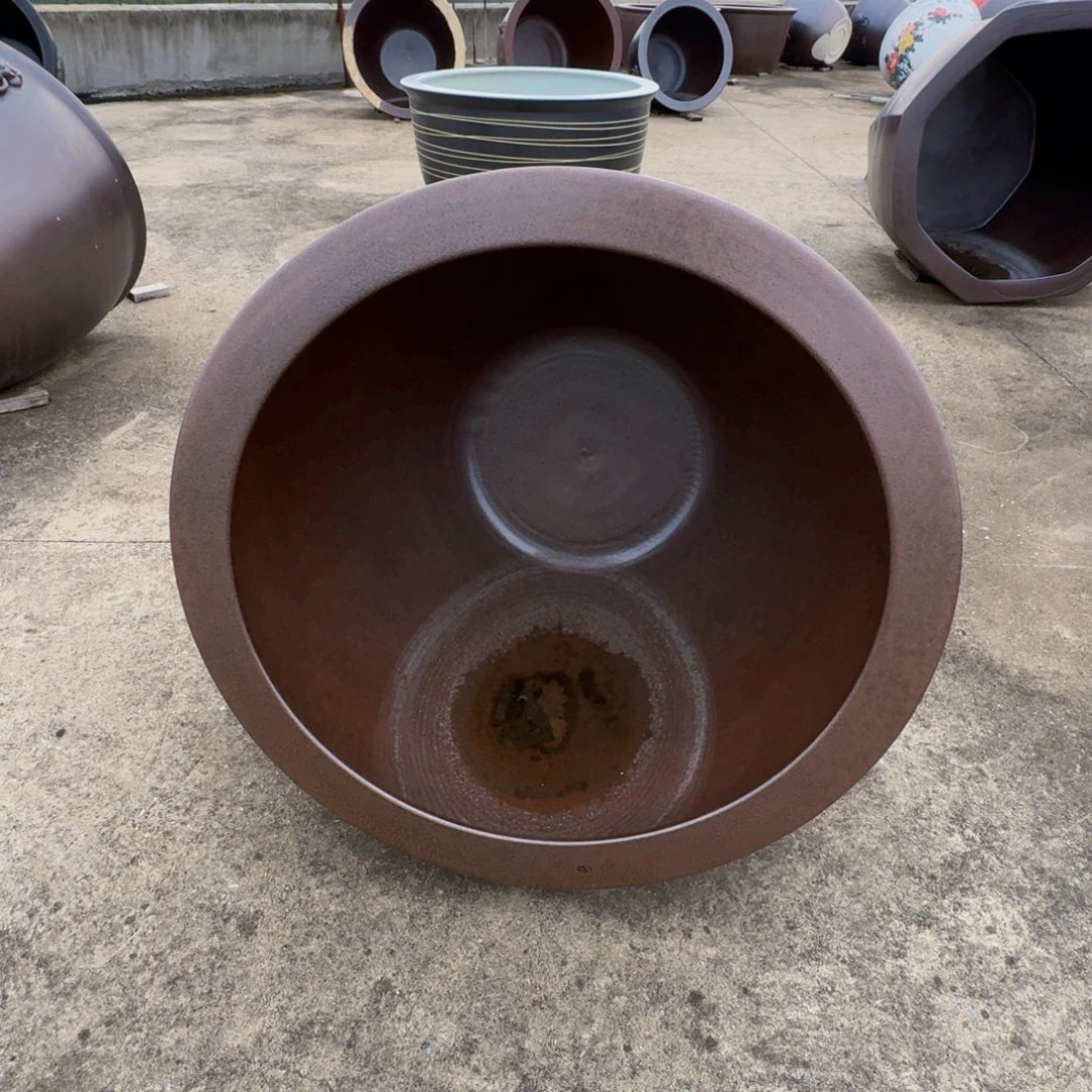 东***月瓷片直径91，高68。。瑕疵底部开裂