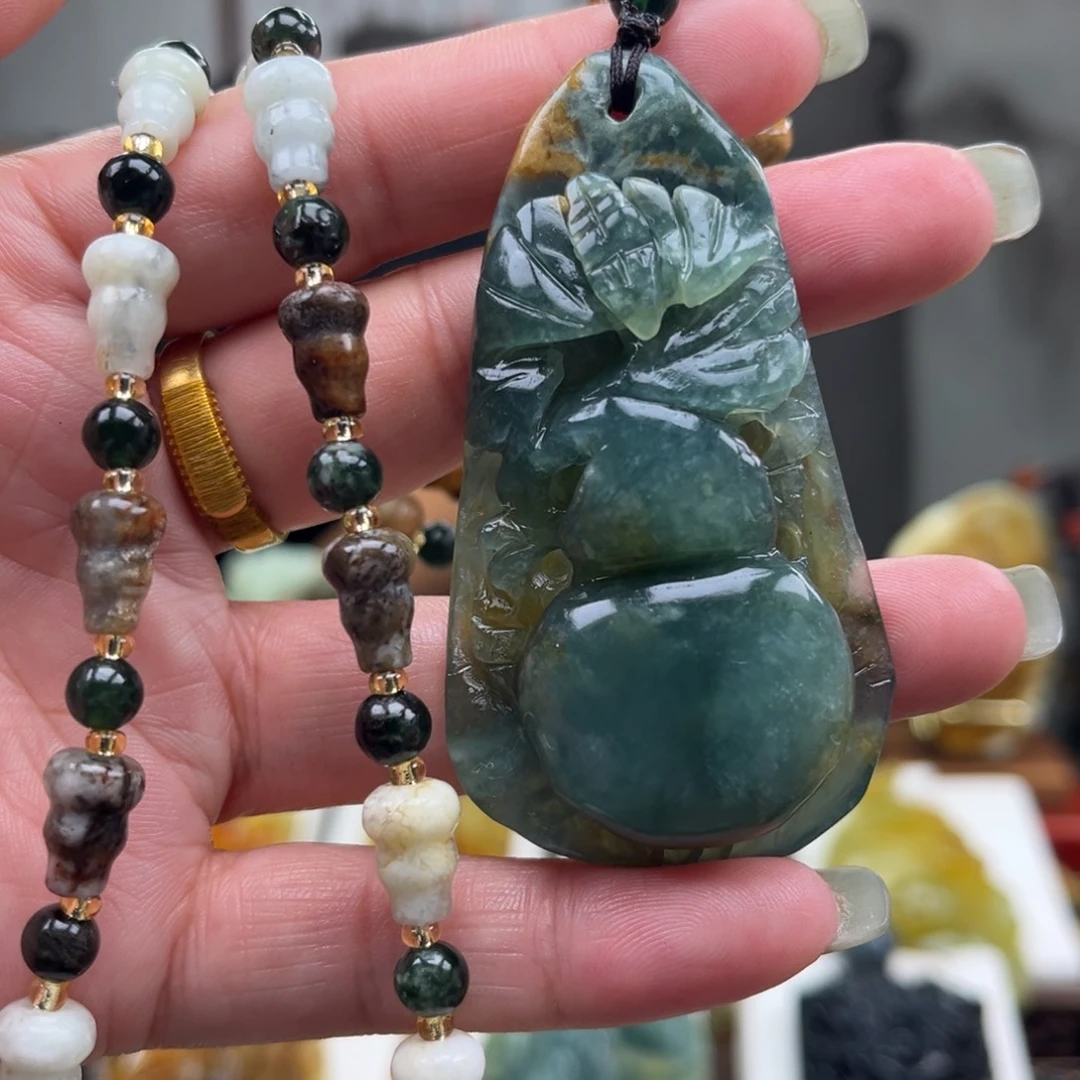 蛇纹石玉未镶嵌颈饰挂件