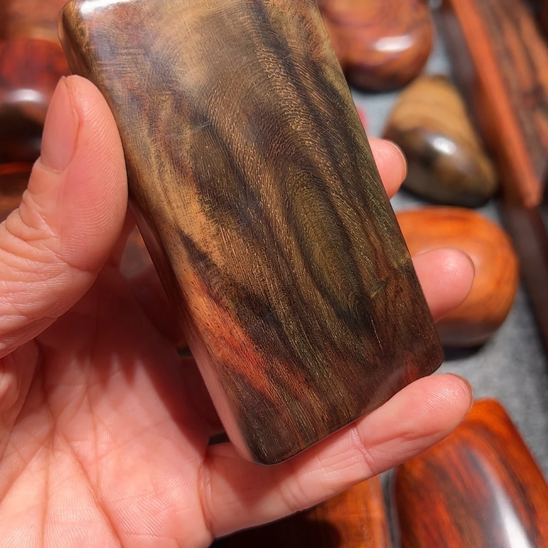 知***言交趾黄檀（大红酸枝）