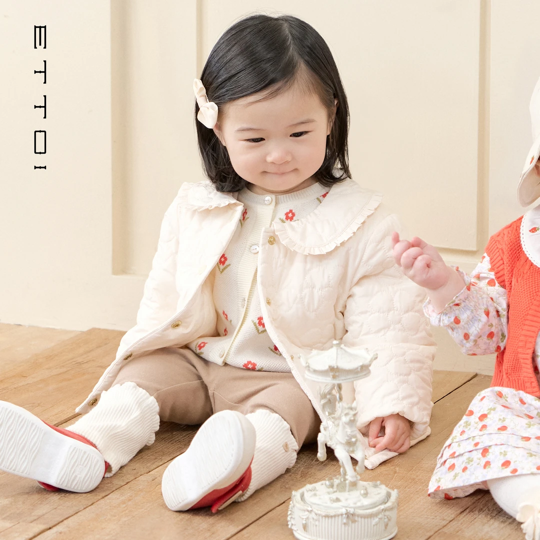 ETTOI爱多娃2025秋季新款女童花瓣翻领菱格百搭棉衣