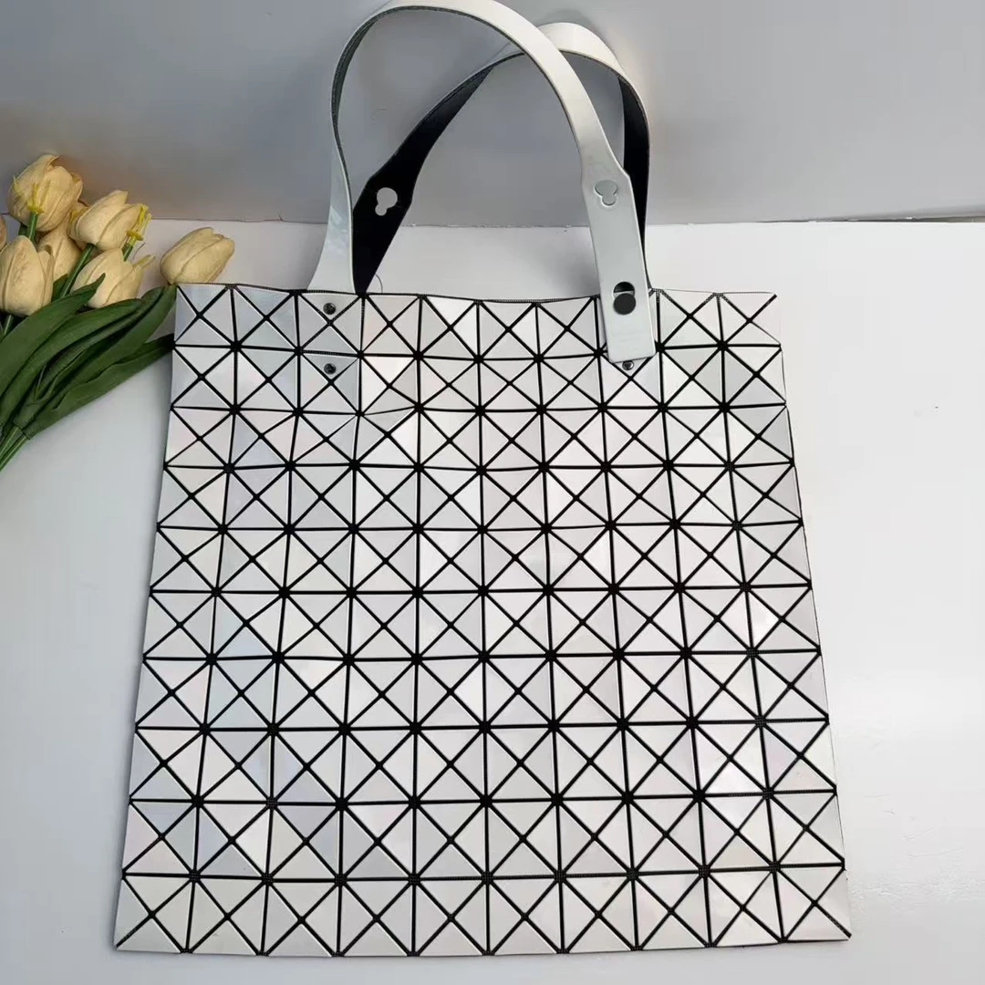 95新 Issey Miyake/三宅一生 三宅一生白色十格单肩包