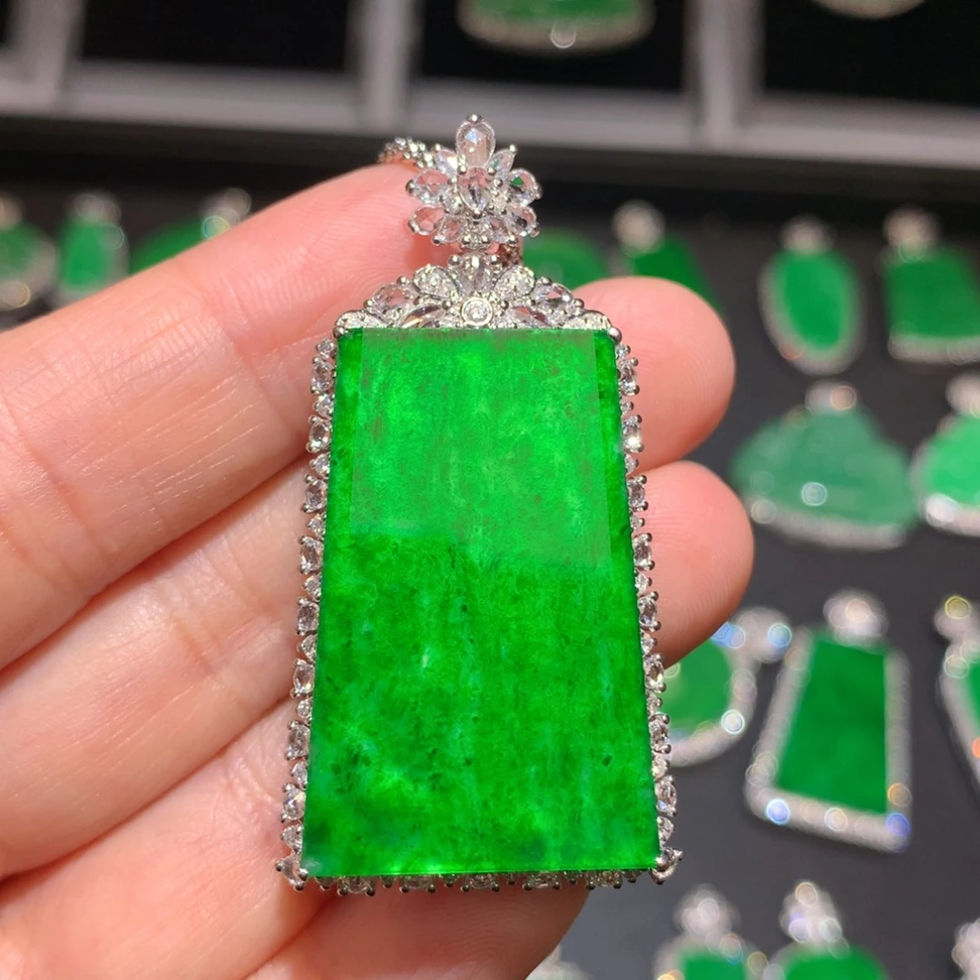 翡翠颈饰18K金镶嵌翡翠