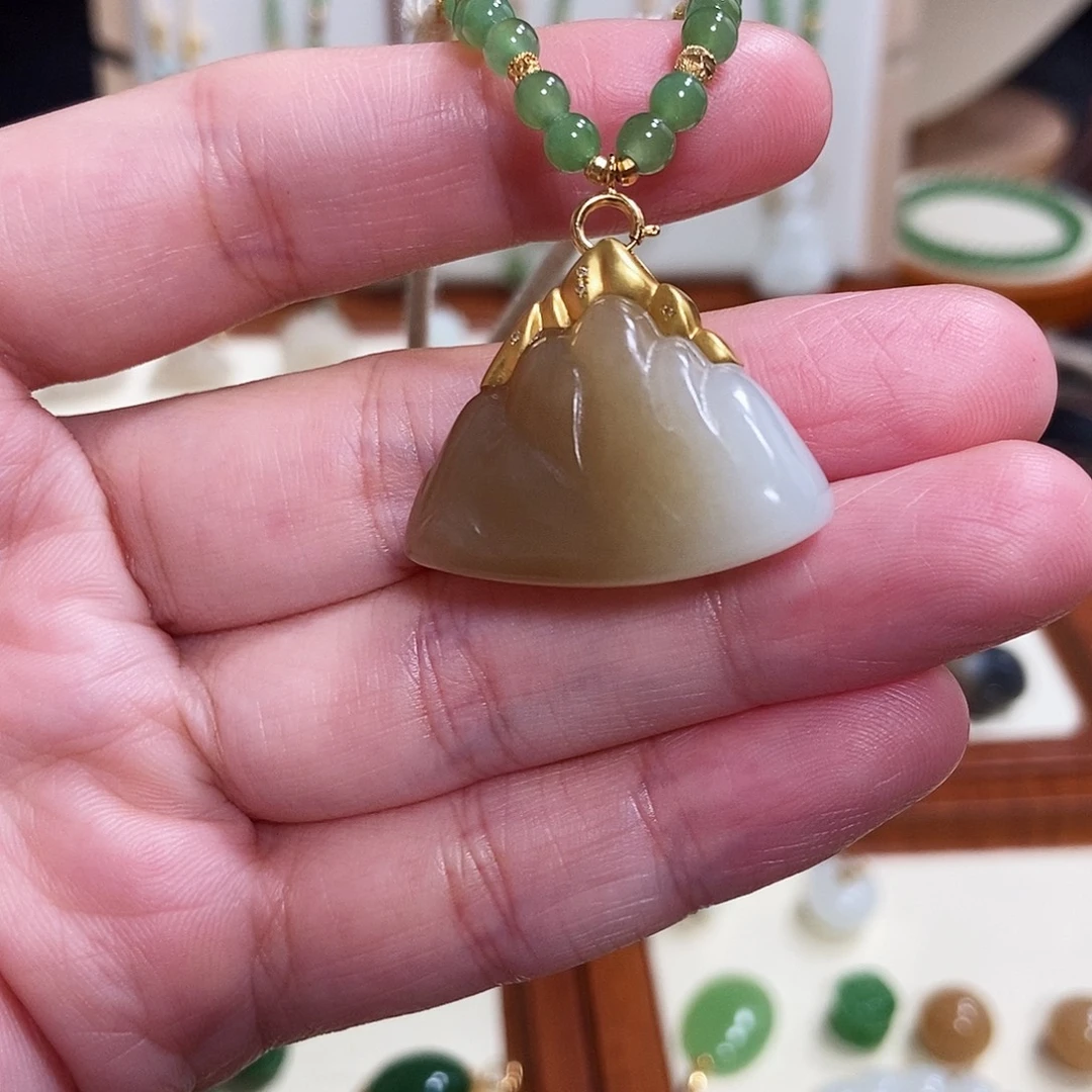 和田玉18K金镶嵌颈饰