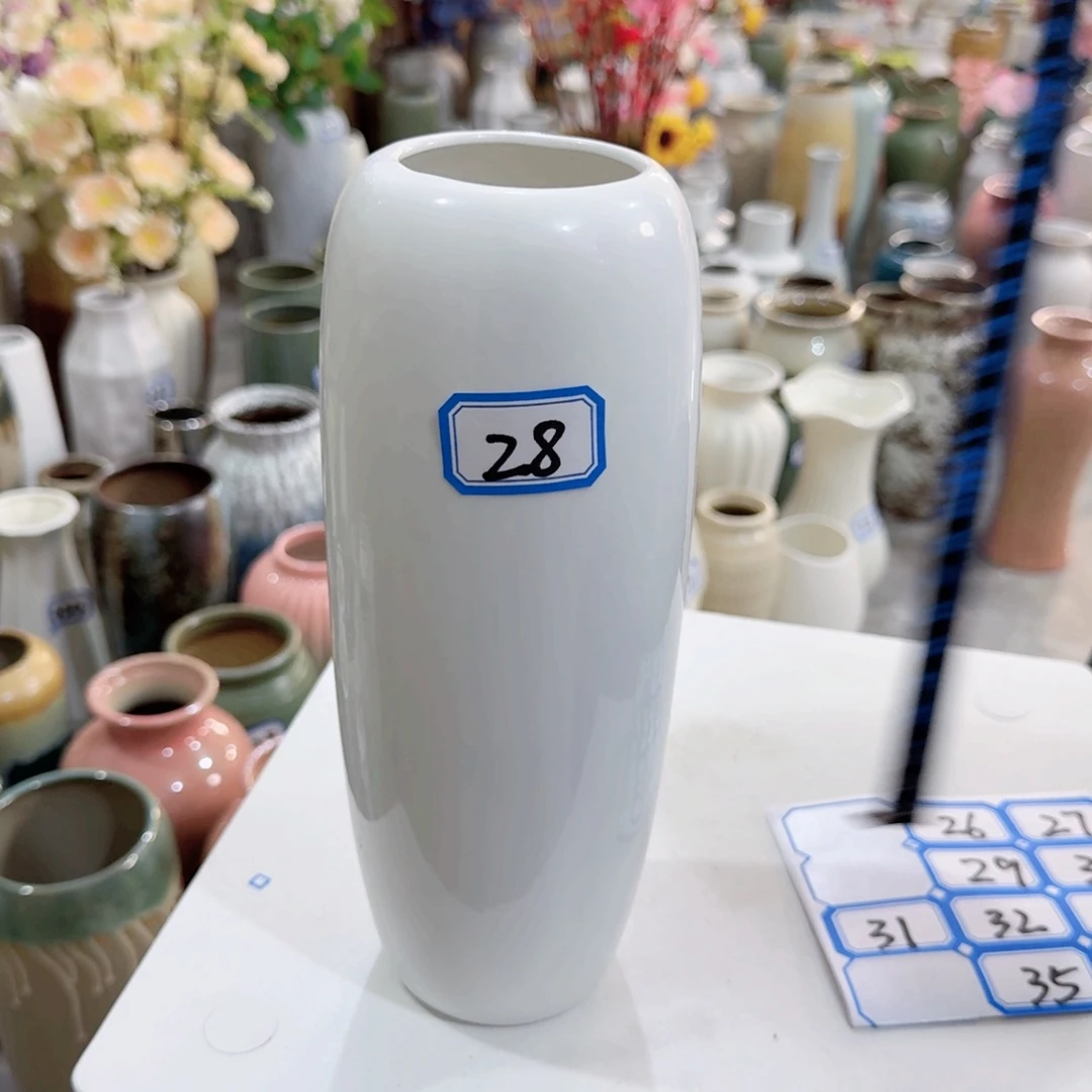 28号陶瓷高24厘米微瑕一个