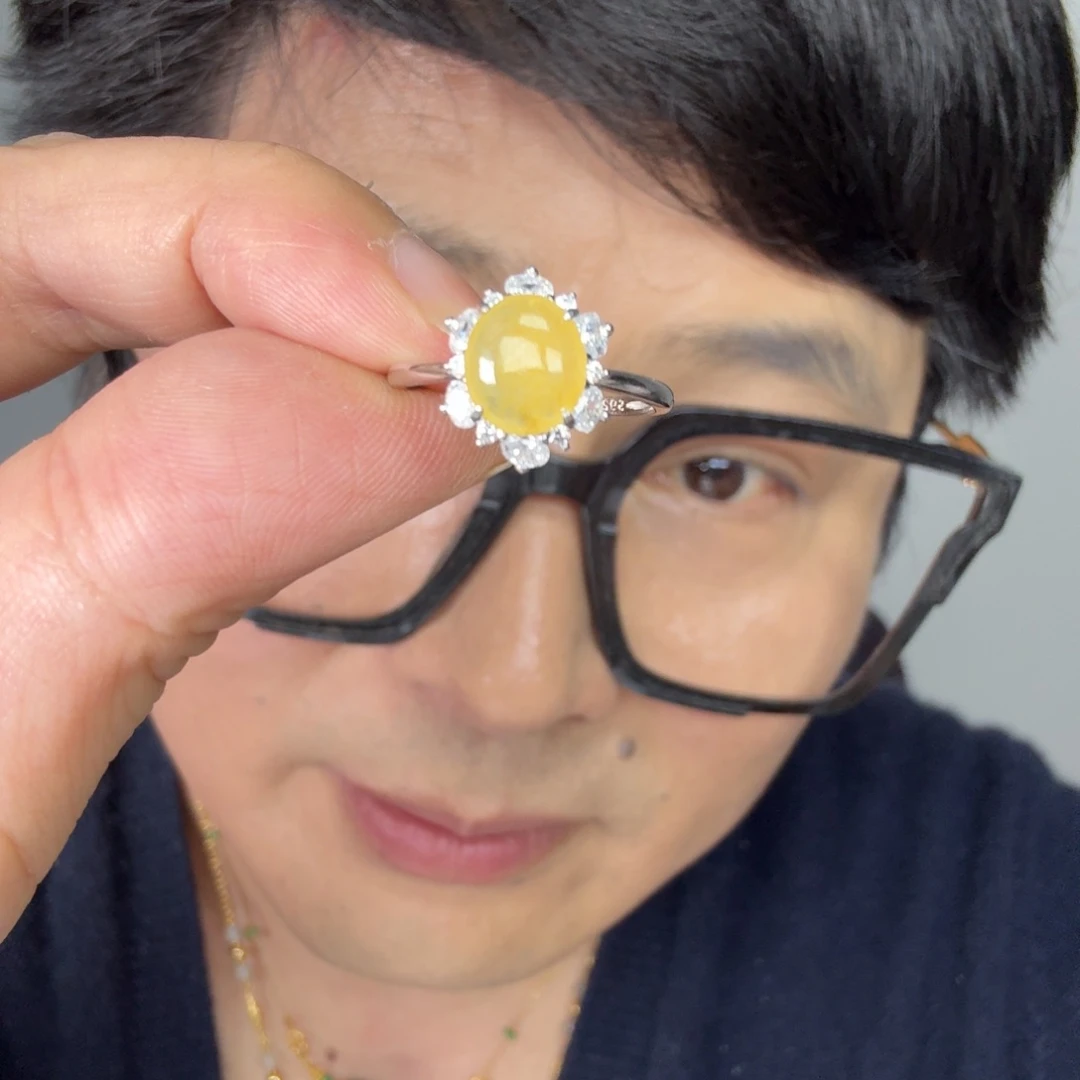 翡翠未镶嵌颈饰一件