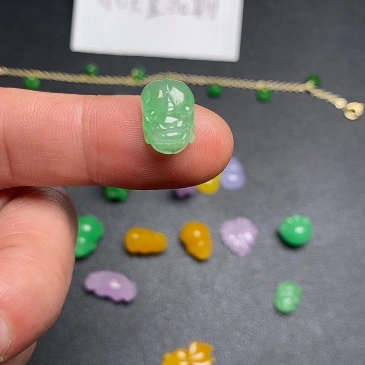 w***好翡翠未镶嵌颈饰挂件