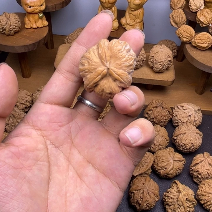 清***人吊坠桃核元宝三棱