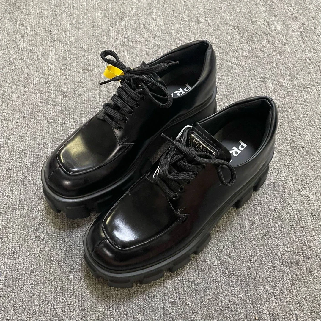 99新 Prada/普拉达 Monolith 金属徽标粗跟高跟鞋 36.5码/11532