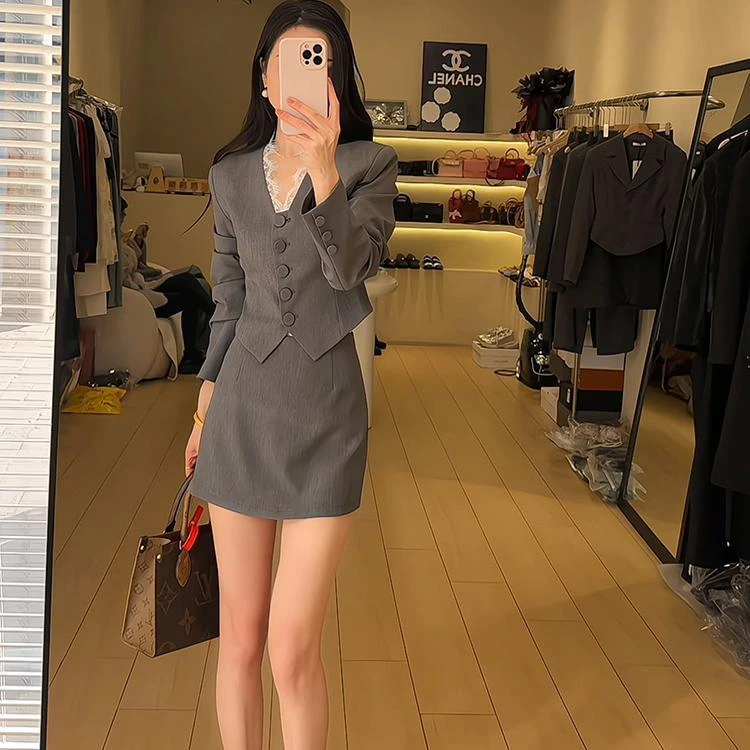 高级感气质套装女2025新款小个子v领蕾丝拼接外套高腰短裙两件套