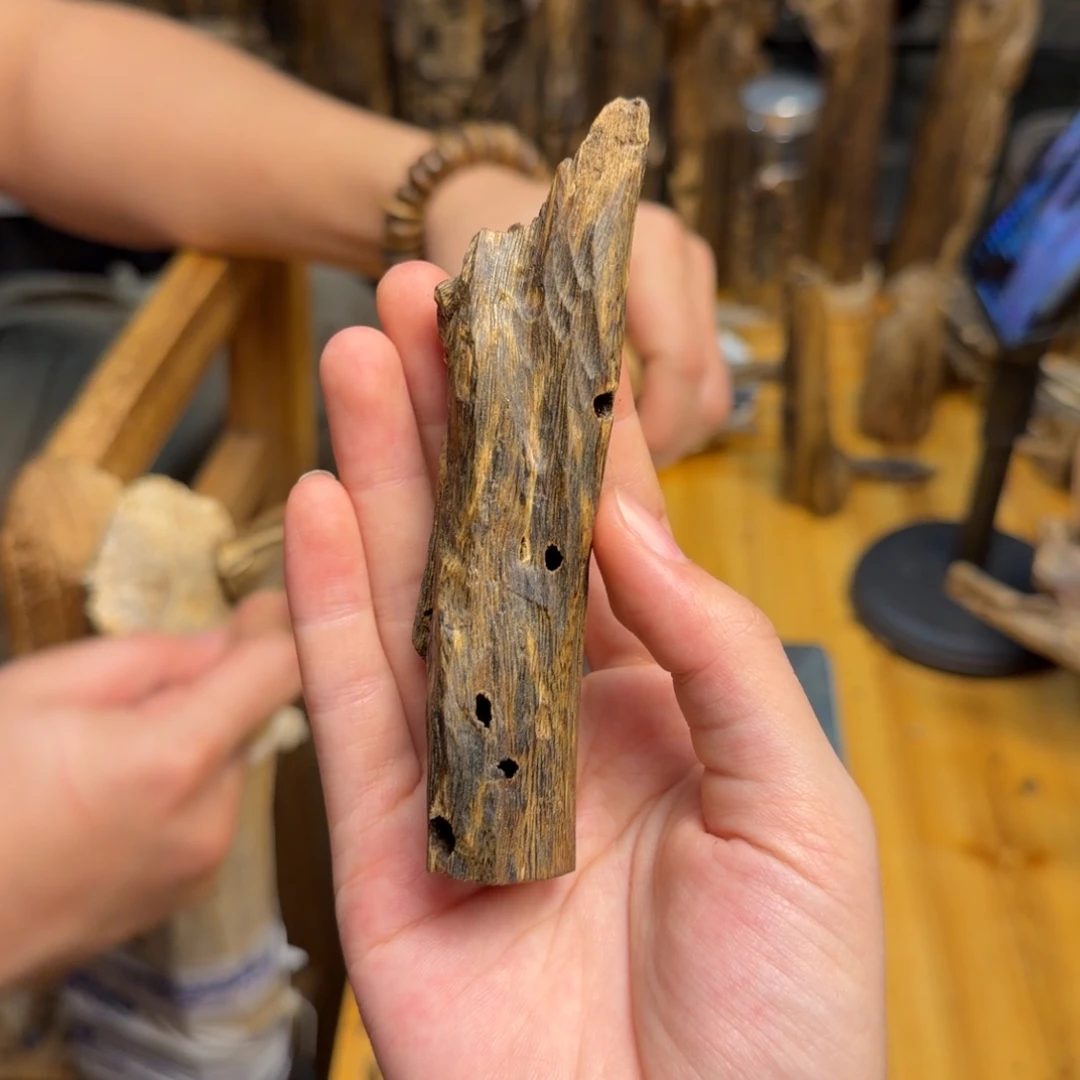 沉香碎屑沉香白棋块料19克