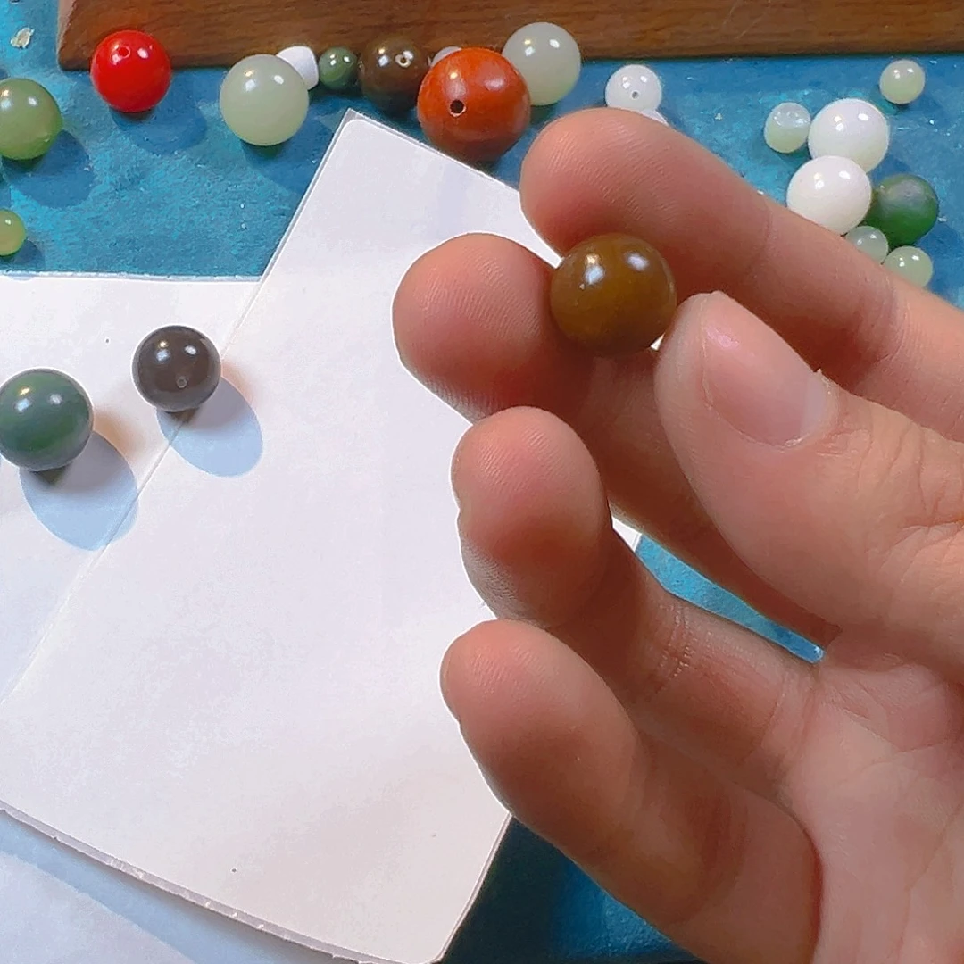 和田玉卡12散珠有瑕疵未镶嵌