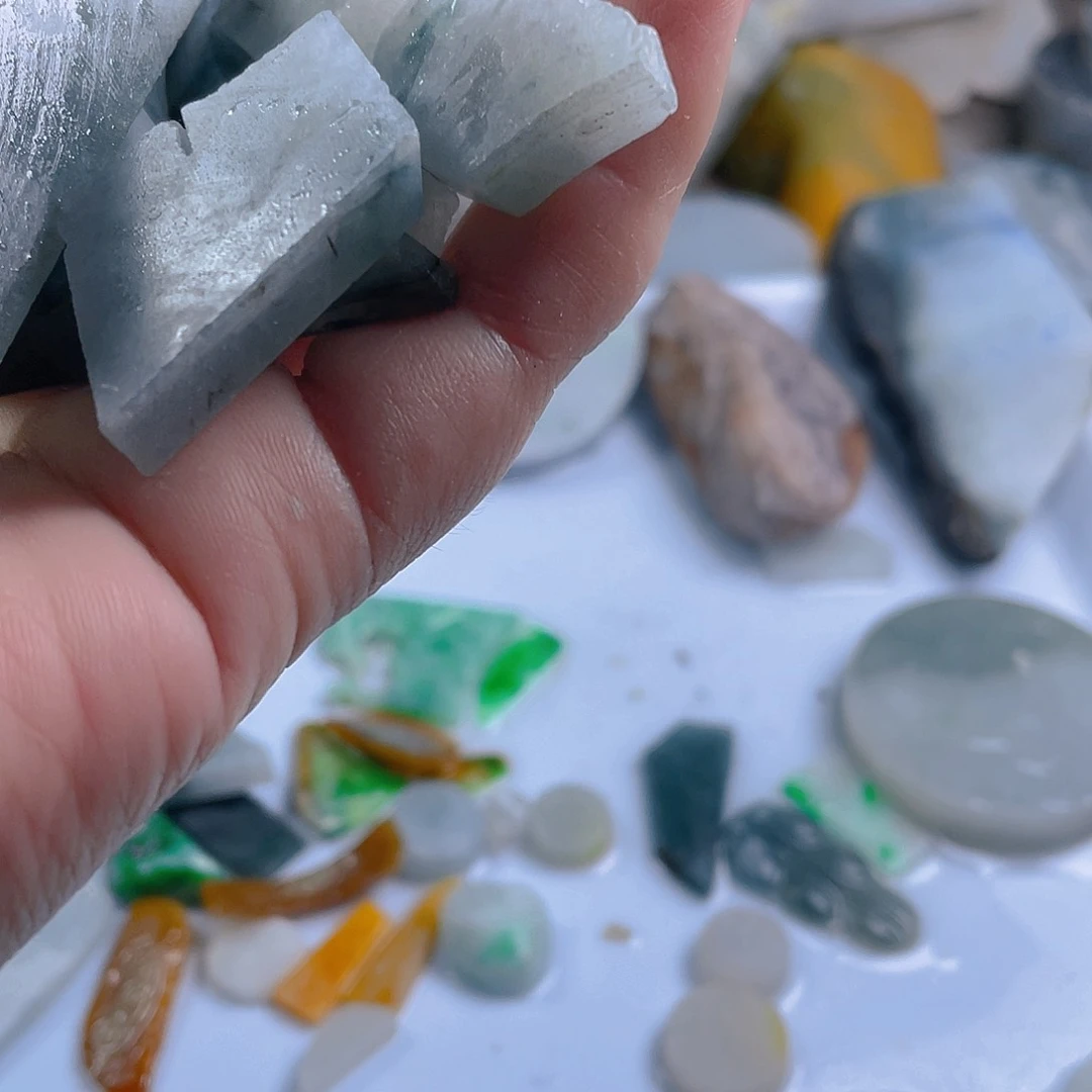 颈饰未镶嵌翡翠?****球