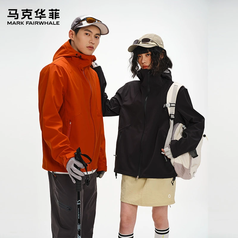 马克华菲2025年新款户外软壳连帽冲锋衣情侣夹克冬季透气运动外套