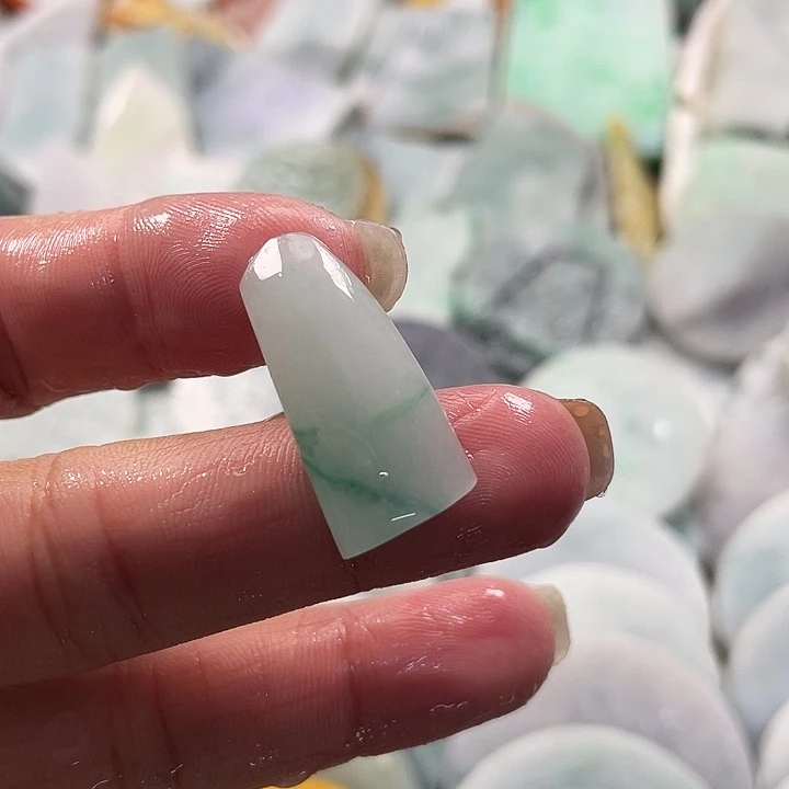 裸石翡翠稀**红180000000000