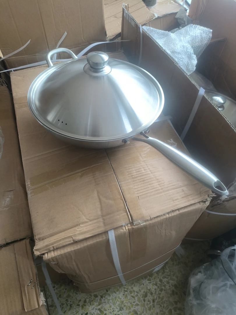 33.5口径炒锅三层钢配盖微瑕疵介意慎拍