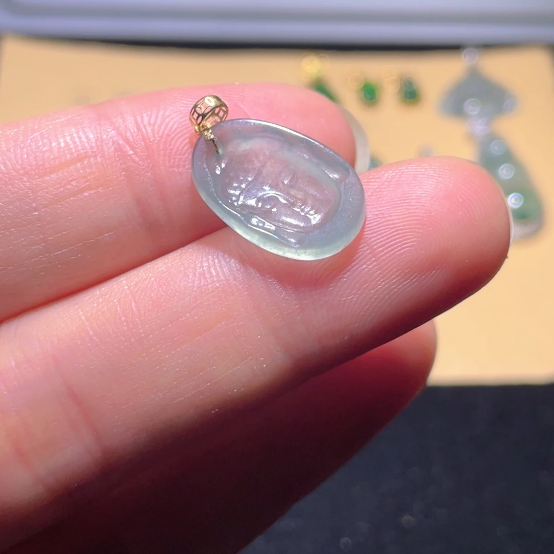 翡翠18K金镶嵌颈饰