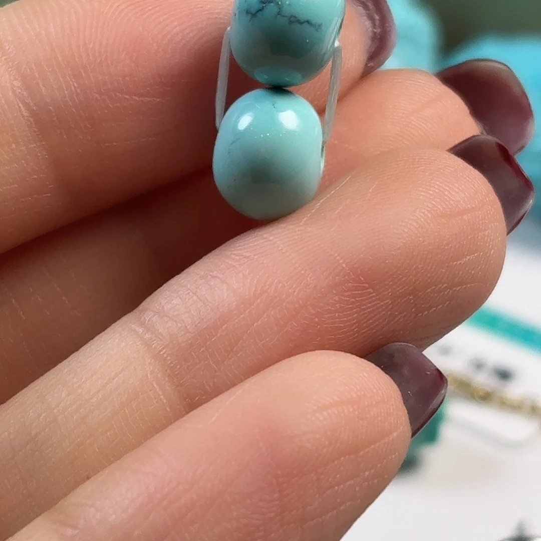 边***看绿松石未镶嵌颈饰