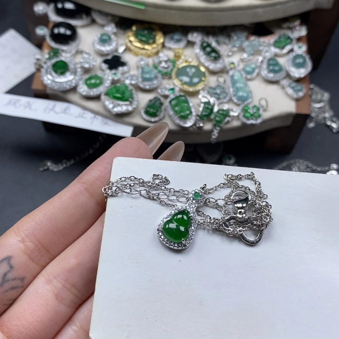 翡翠颈饰未镶嵌翡翠