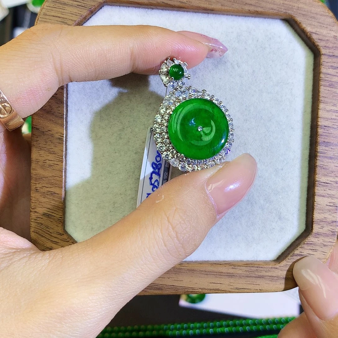 翡翠颈饰银S925镶嵌天然翡翠平安扣