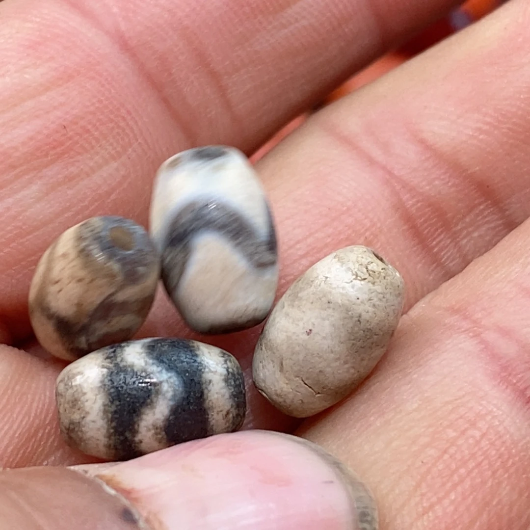 未镶嵌珠子的颜色也很漂亮玛瑙/玉髓