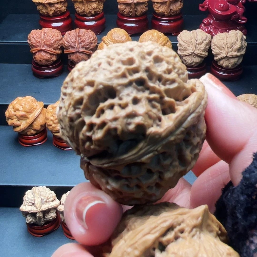 文玩核桃吊坠铁狮子