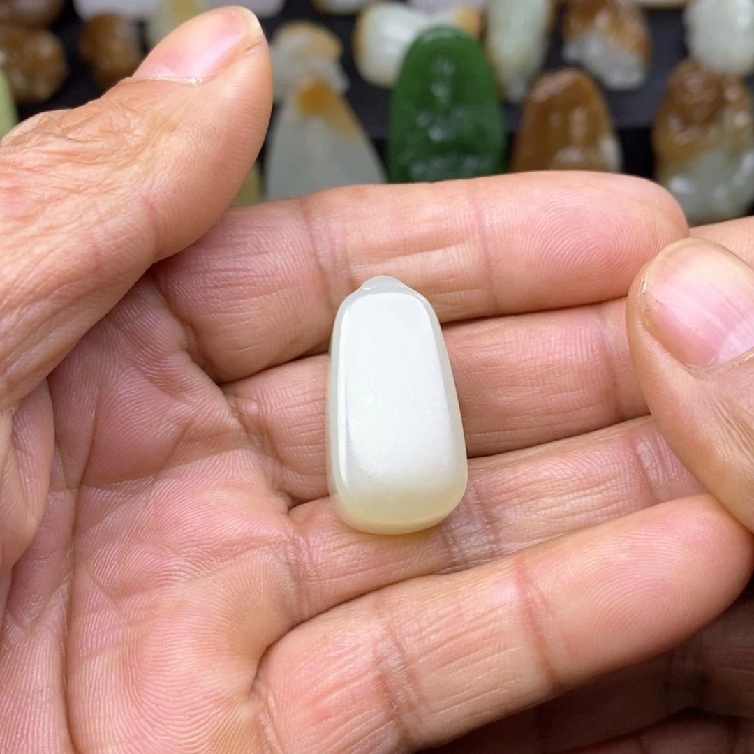 和田玉颈饰未镶嵌天**蓝