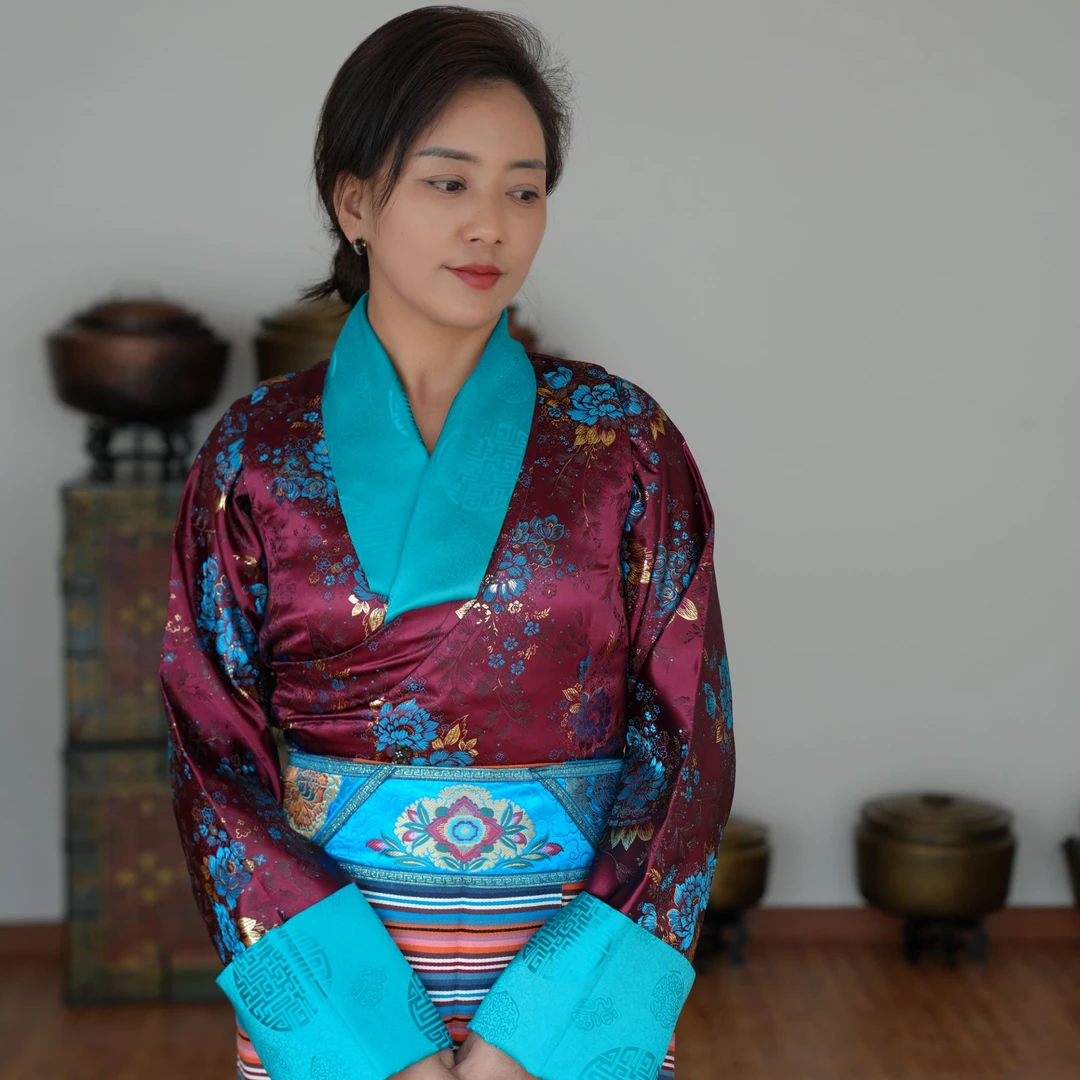 民族服装缎面精品藏袍拉萨服四季款民族风藏式女款传统好看更美丽