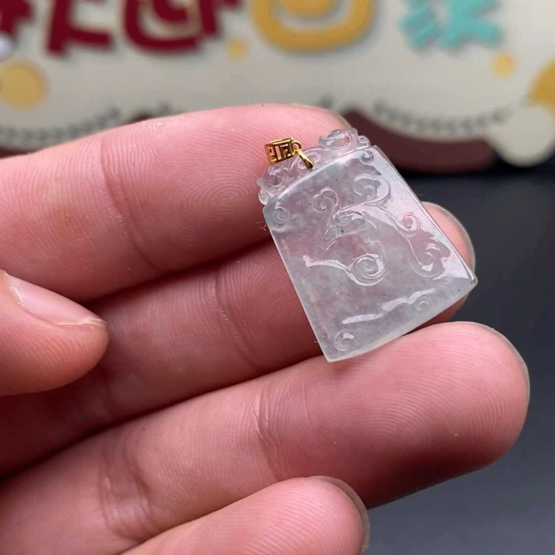 颈饰18K金镶嵌翡翠