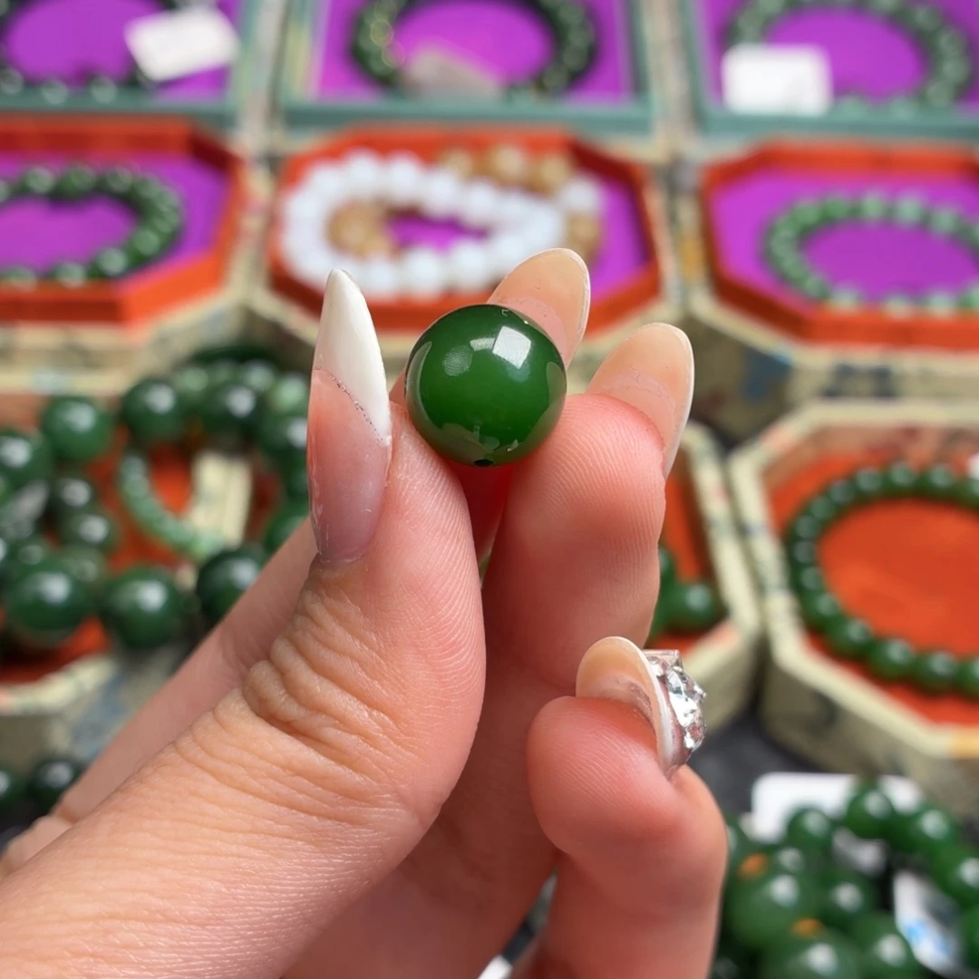 B***y和田玉（碧玉）未镶嵌珠宝半成品