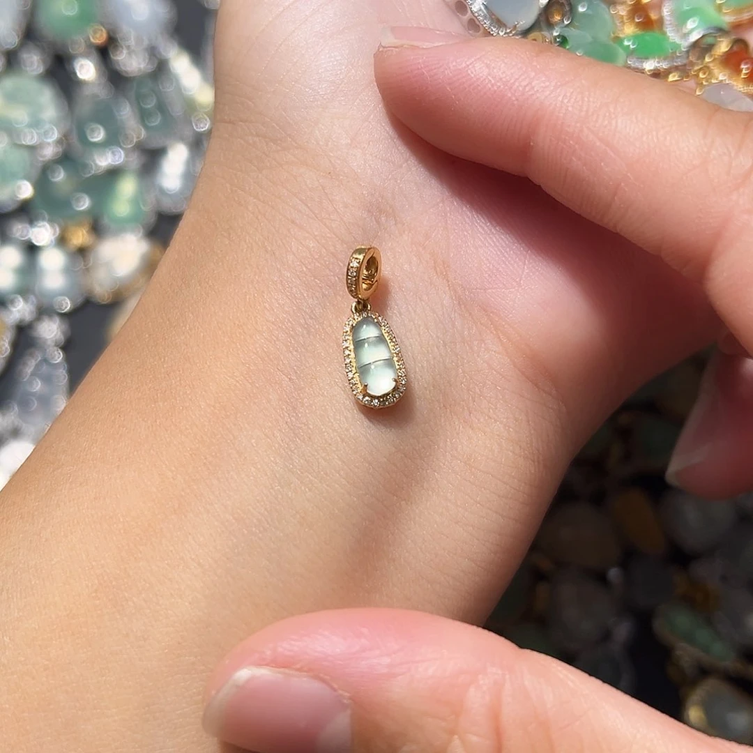 翡翠颈饰18K金镶嵌吊坠