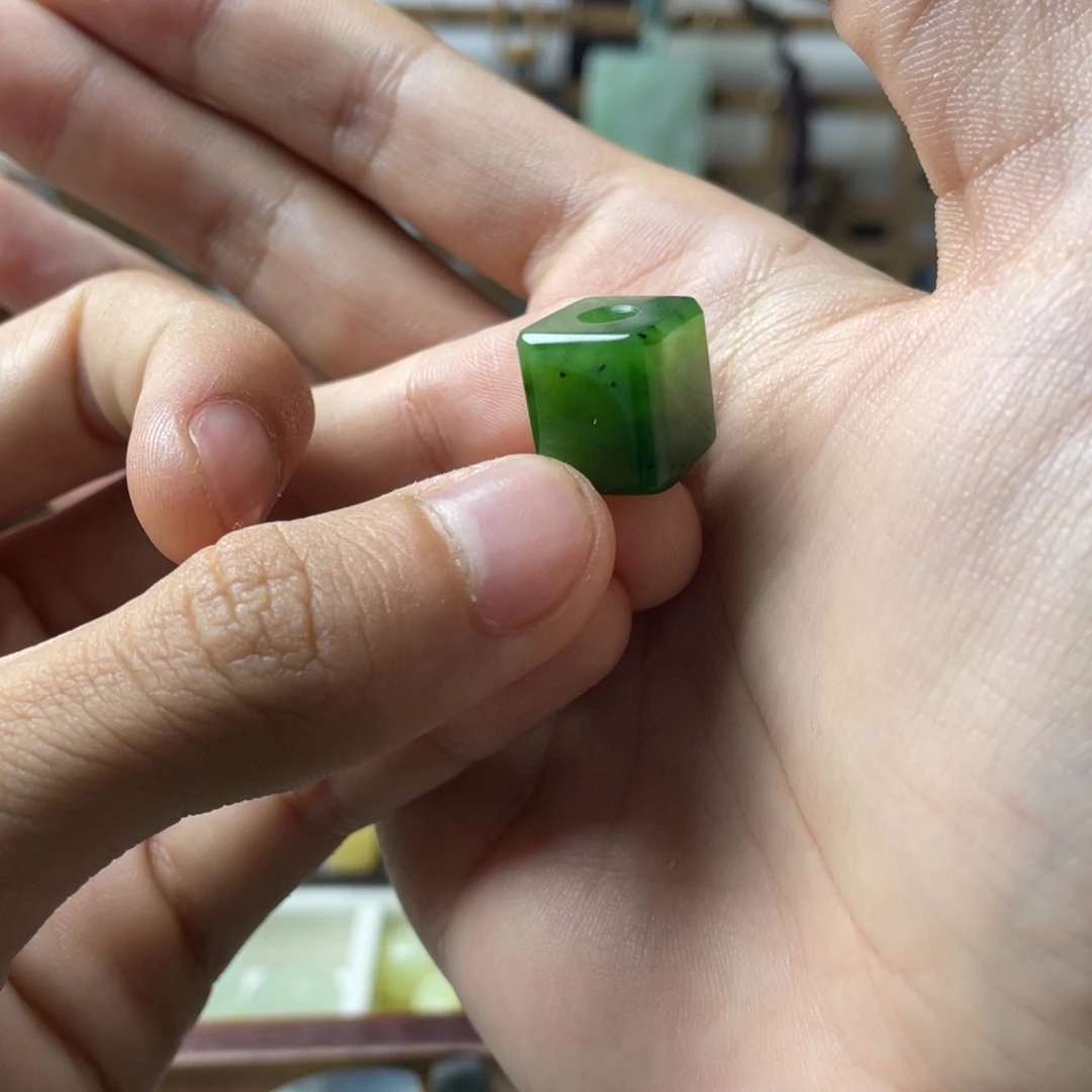 暖***y和田玉（糖玉）未镶嵌颈饰